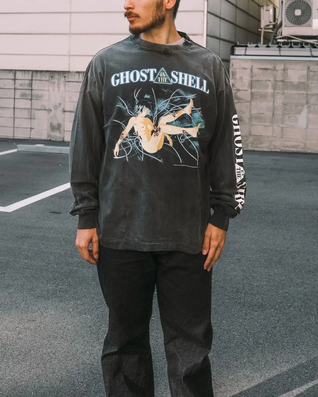 SAINT Mxxxxxx × GHOST IN THE SHELL Ghost in the Shell GS_LS TEE/GITS/BLK Big IP Ghost in the Shell co-branded model Sleeping Motoko Kusanagi Retro distressed long sleeves Washed black S-XL Ready-to-wear Assute dyeing Full-body spray fade/replacement fade Correct accessories Joint LOGO wash mark/main mark/cherub mark Super complex printing replica The drawing/pattern making cycle is very long and the hand graffiti is dirty.